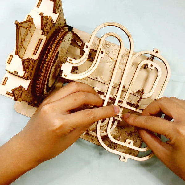 Mechanisches Holz-Murmellabyrinth